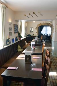 En restaurang eller annat matställe på The Clarendon Country Pub with rooms