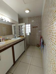 Kuchyň nebo kuchyňský kout v ubytování ENTR'DEUX GONES - Chambres d'Hôtes