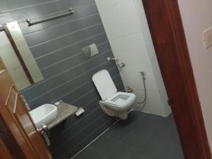 Koupelna v ubytování Hotel Shtita Near IGI Airport Delhi