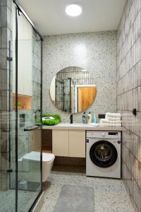Bilik mandi di Modern apartments in Comfort-City +10 gambar