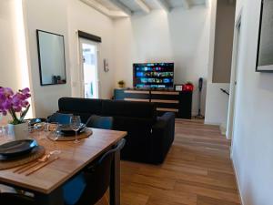 a living room with a couch and a table at Orelli House - TriLocal Superior in Lissone