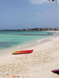 a couple of boats sitting on a beach at Boadream Casa Duria Porta Viola in Prainha