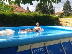 Swimmingpoolen hos eller tæt på Pelso apartman