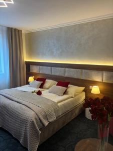Postel nebo postele na pokoji v ubytování Hotel Garni Expo