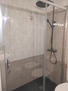 A bathroom at Mi morena cala llobeta 35