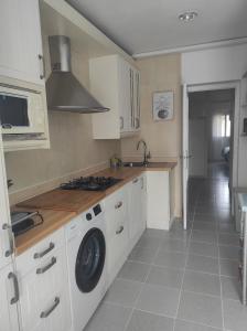 A kitchen or kitchenette at Mi morena cala llobeta 35