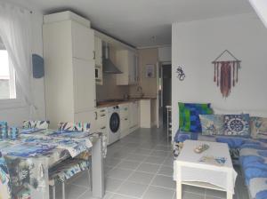 A kitchen or kitchenette at Mi morena cala llobeta 35