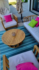 Ein Bett oder Betten in einem Zimmer der Unterkunft Holiday house in Split with sea view, terrace, air conditioning, WiFi 4937-1