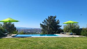 Der Swimmingpool an oder in der Nähe von Holiday house in Split with sea view, terrace, air conditioning, WiFi 4937-1