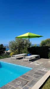 Der Swimmingpool an oder in der Nähe von Holiday house in Split with sea view, terrace, air conditioning, WiFi 4937-1