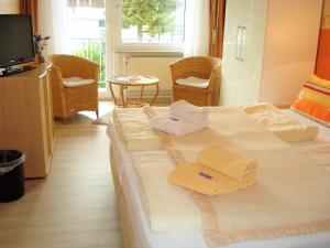 a hotel room with two towels on a bed at Pension Hermer in Grömitz