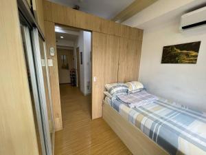 Postel nebo postele na pokoji v ubytování SMDC GRACE RESIDENCIES