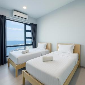 Postel nebo postele na pokoji v ubytování ENDLESS SUMMER Jesselton Quay Kota Kinabalu 來繕旅遊