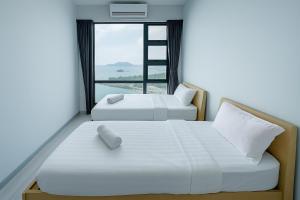 Postel nebo postele na pokoji v ubytování ENDLESS SUMMER Jesselton Quay Kota Kinabalu 來繕旅遊