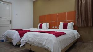 Postel nebo postele na pokoji v ubytování Diyar Villas Puncak K3/9 + 21 fotografií