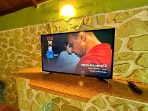 TV a/nebo společenská místnost v ubytování Captans Stay