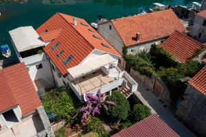 an overhead view of a house with red roofs at Apartments Damjanic Jerko in Vrboska