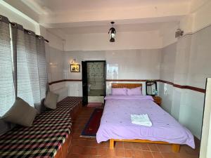 Una cama o camas en una habitación de Siddhartha Garden Ayurveda