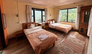 Una cama o camas en una habitación de Siddhartha Garden Ayurveda