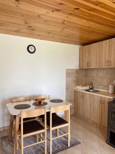 Kuchyň nebo kuchyňský kout v ubytování Holiday Home Apartman Aco