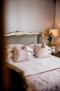 Gallery image of Mulberry House in Swansea