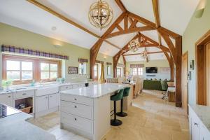 Μια τηλεόραση ή/και κέντρο ψυχαγωγίας στο Mulberry House +15 φωτογραφίες