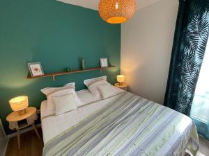 Postel nebo postele na pokoji v ubytování Le Jardin Suspendu de l'Entre-Deux Centre