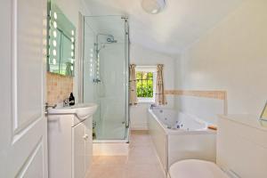 Bilik mandi di Finest Retreats - The Nook +25 gambar
