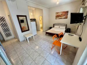 Μια τηλεόραση ή/και κέντρο ψυχαγωγίας στο Seaside Apartments & Rooms Kampouri