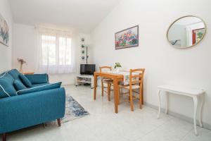 Ein Sitzbereich in der Unterkunft Apartment Iva