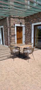 Patio alebo iná vonkajšia časť ubytovania Molivos Castle Apartments