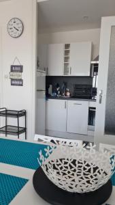 CHARMANT T2 Avec LOGGIA VUE MER 주방 또는 간이 주방
