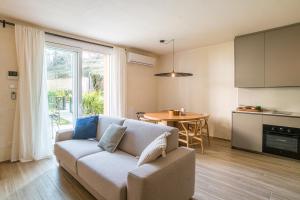 Køkken eller tekøkken på GuestHost - 3-room Apartment, garden & pool