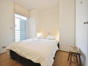 Ένα ή περισσότερα κρεβάτια σε δωμάτιο στο Apartment in Duinbergen by the Seafront
