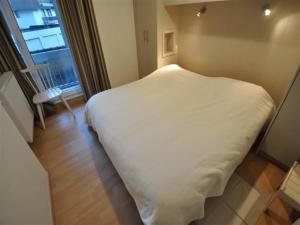 Ένα ή περισσότερα κρεβάτια σε δωμάτιο στο Apartment in Duinbergen with Side Sea View