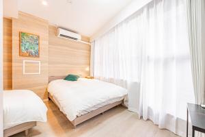 Postel nebo postele na pokoji v ubytování jinbocho str walk 6 min ,4 floors building 4dk for 13 person, 新宿駅12分 秋葉原5分 東京駅7分 銀座駅7分 渋谷20分