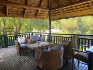 Μπαλκόνι ή βεράντα στο Crocriver Chalet Schoemanskloof