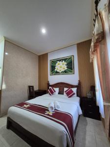 a hotel room with a bed with towels on it at Frangipani Homestay in Nusa Dua +27 photos