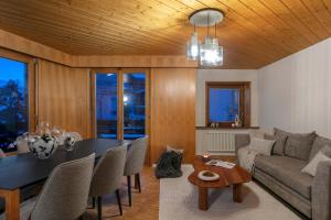 Ein Sitzbereich in der Unterkunft Luxe Davos Residence with Views Private Balcony