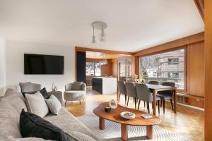 TV/Unterhaltungsangebot in der Unterkunft Luxe Davos Residence with Views Private Balcony