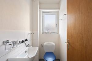 Ein Badezimmer in der Unterkunft Luxe Davos Residence with Views Private Balcony