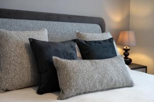 Ein Bett oder Betten in einem Zimmer der Unterkunft Luxe Davos Residence with Views Private Balcony