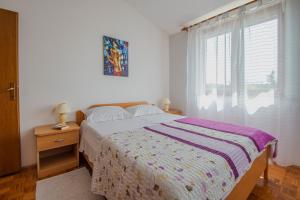 Ein Bett oder Betten in einem Zimmer der Unterkunft Apartment Iva