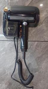 a black hair dryer sitting on the floor at 天门山云尚景豪酒店 in Zhangjiajie