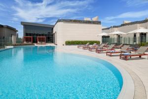 Bazén v ubytování Marriott Executive Apartments Doha, Le Mirage City Walk nebo v jeho okolí
