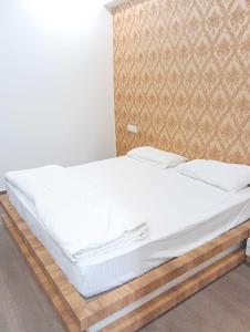 Postel nebo postele na pokoji v ubytování Hotel O Shubkamna