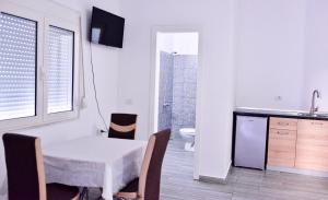 Μια τηλεόραση ή/και κέντρο ψυχαγωγίας στο Kristi's Guesthouse