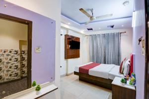 Postel nebo postele na pokoji v ubytování Hotel Snow White Inn - Paharganj New Delhi + 12 fotografií