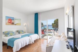 Postel nebo postele na pokoji v ubytování Hostal Neptuno