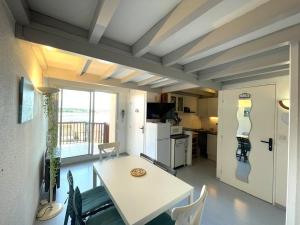 a living room with a table and a kitchen at T2 avec Mezzanine, Piscine, Parking, Animaux admis - FR-1-379-131 in Vieux-Boucau-les-Bains +4 photos